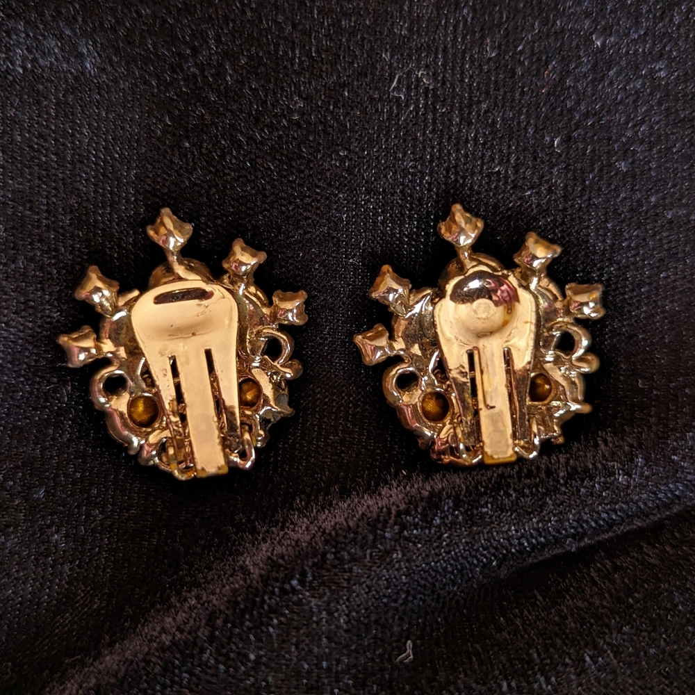 Vintage Petite Pinkish/Purplish/Gold Filigree Clip Earrings - Picture 3 of 3
